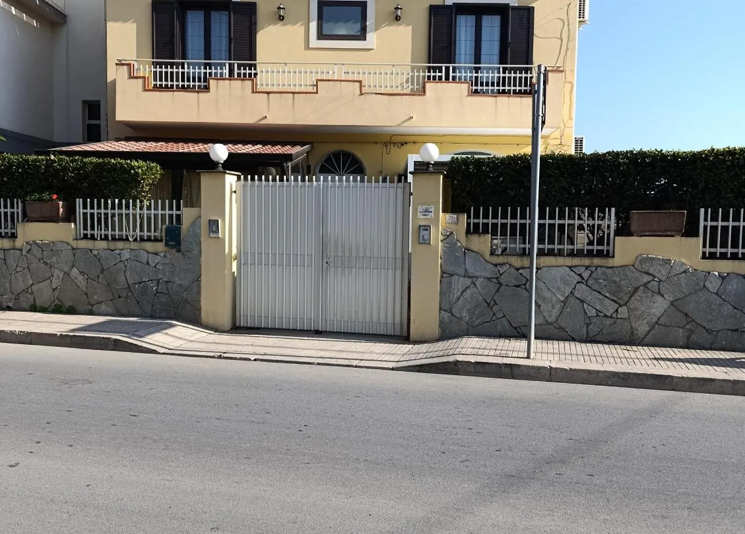 Casa Pazza contacts
